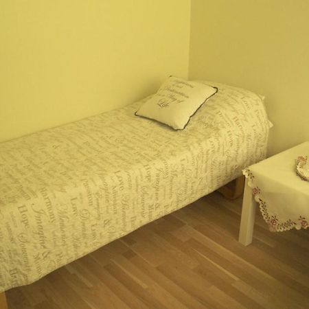 Twin Room With Shared Bathroom Njarthvik Екстер'єр фото