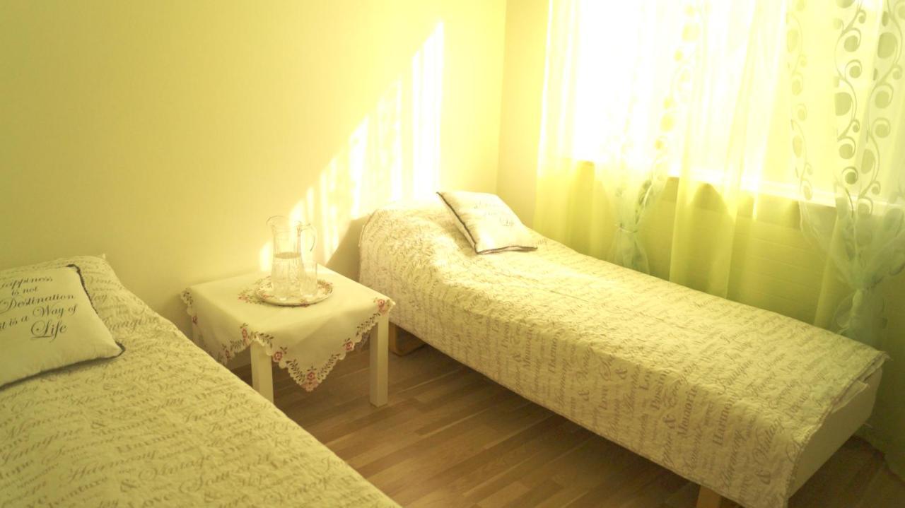 Twin Room With Shared Bathroom Njarthvik Екстер'єр фото
