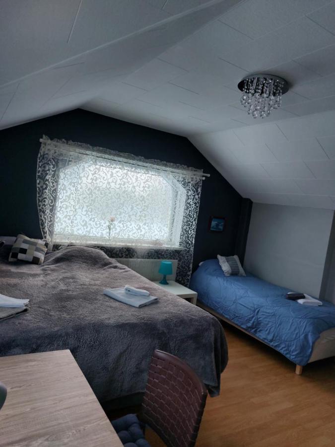 Twin Room With Shared Bathroom Njarthvik Екстер'єр фото