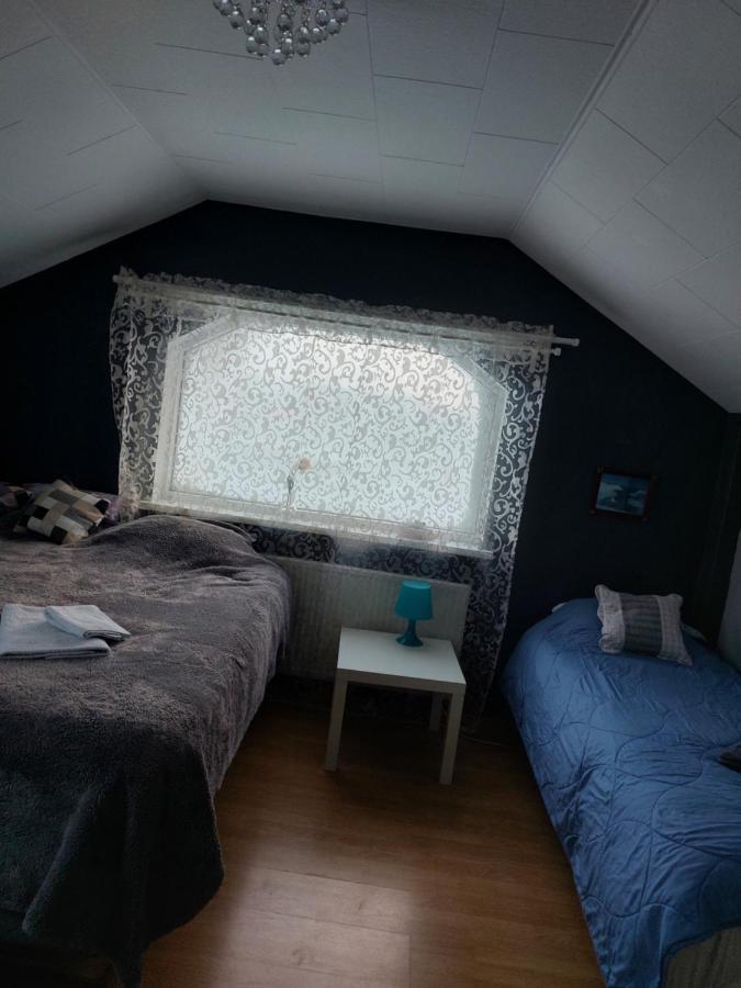 Twin Room With Shared Bathroom Njarthvik Екстер'єр фото